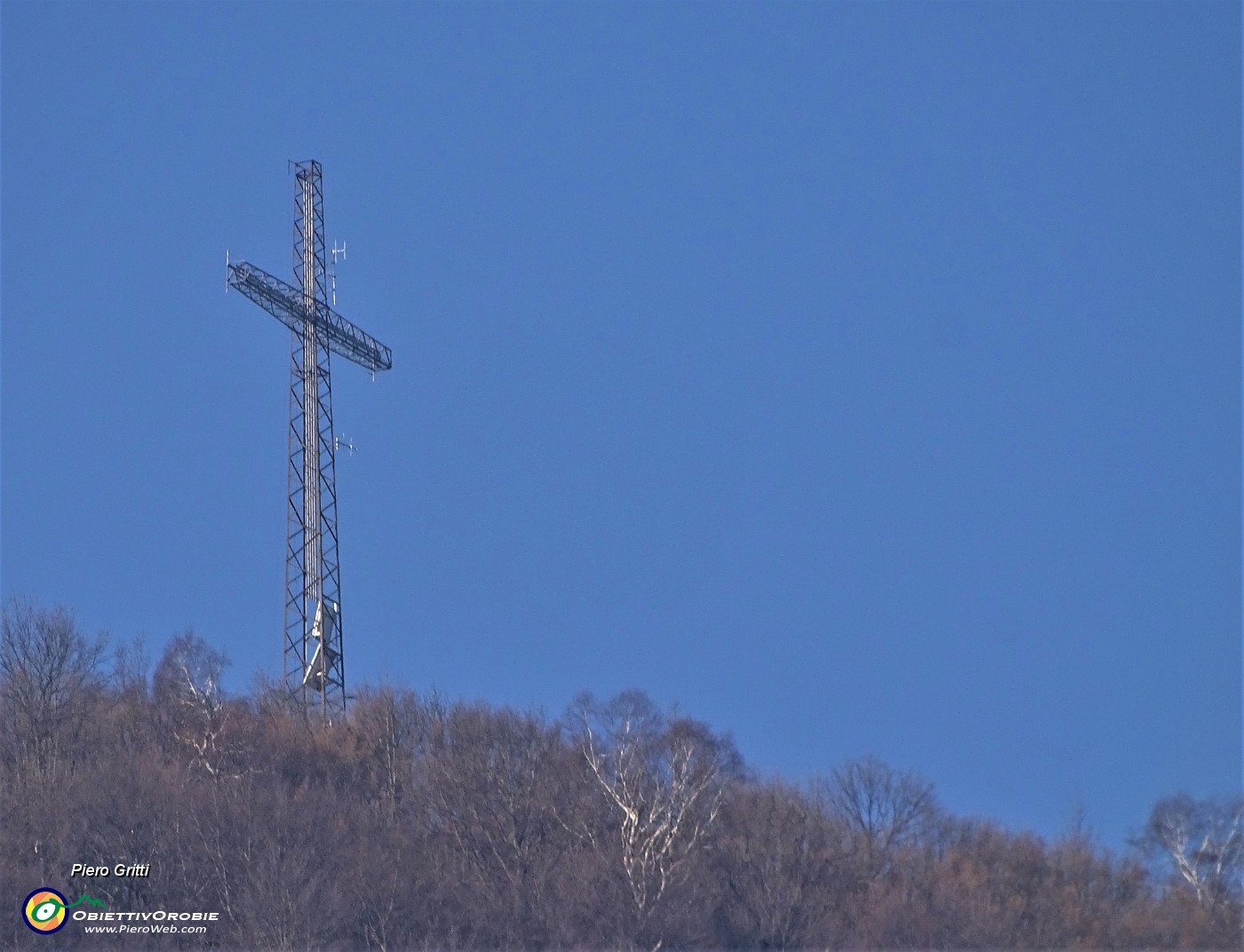 16 Zoom sulla croce del Canto Alto (1146 m).JPG
